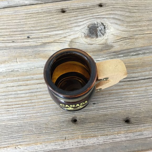 Vintage Brown Glass Canada Souvenir Mini Mug Stein Shot Glass Siestaware - Picture 5 of 8